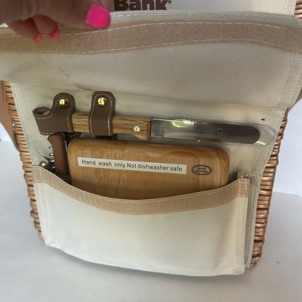 AUB Wicker Wine/Cheese Picnic Basket NIP $75